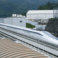 Comboio Maglev japonês viaja a 500 km/h com passageiros