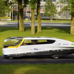 Carro solar para a família anda 800 km com uma única carga